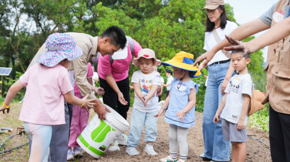 Children learn about biodiversity at Xili Golf Club